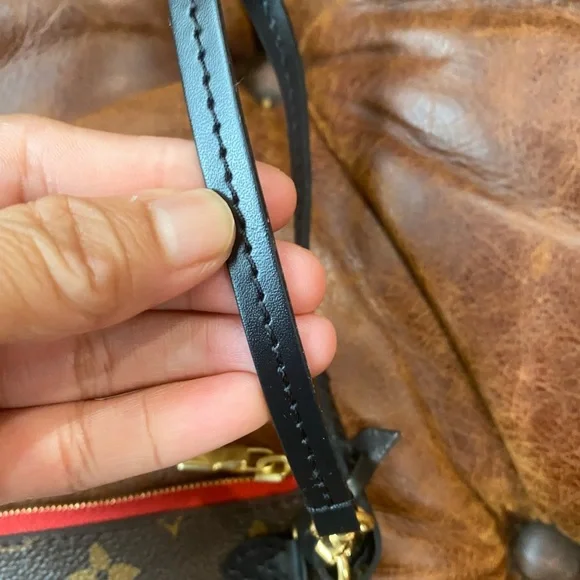 Lv Limited edition Wrislet - Picture 4 of 15